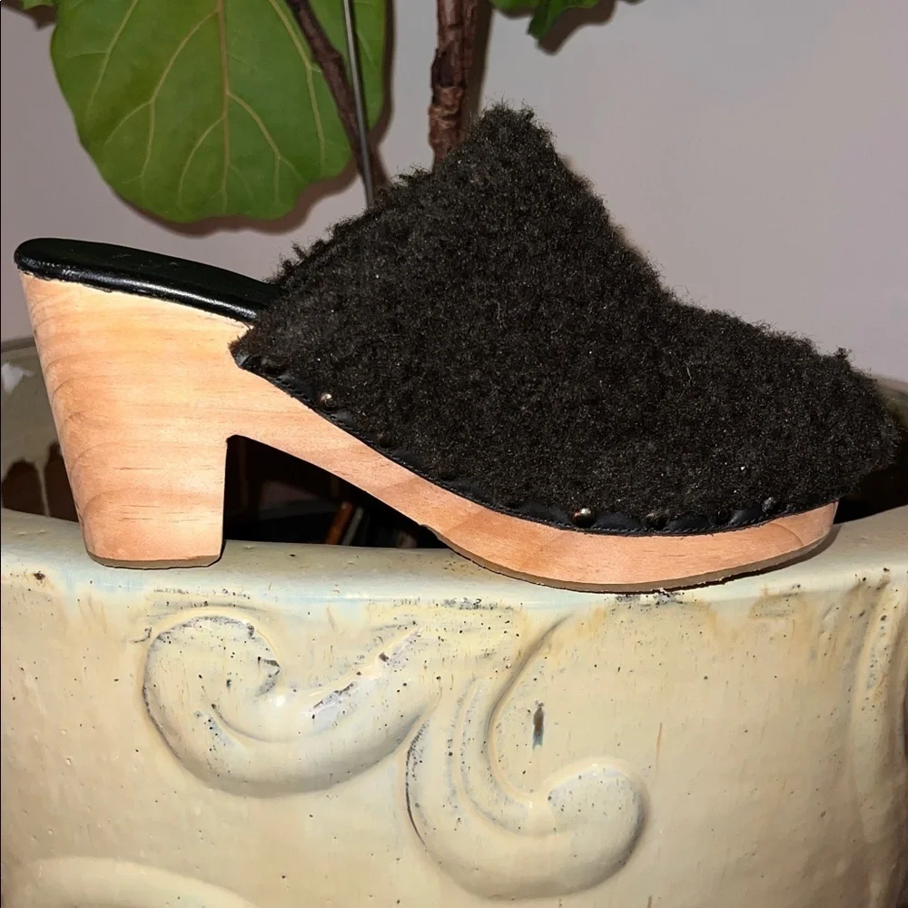 Free People Women’s Cabin Fever Brown Faux Fur Slip on Wood Heel Clogs Mules 38